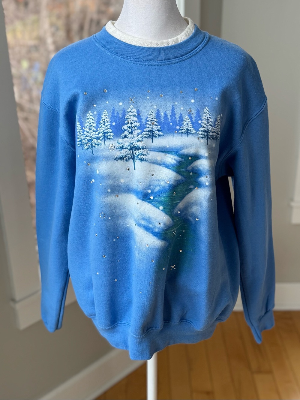 Vintage 80s 90s Cottagecore Blue Winter Scene Sweatshirt Rhinestone Accents Sz M
